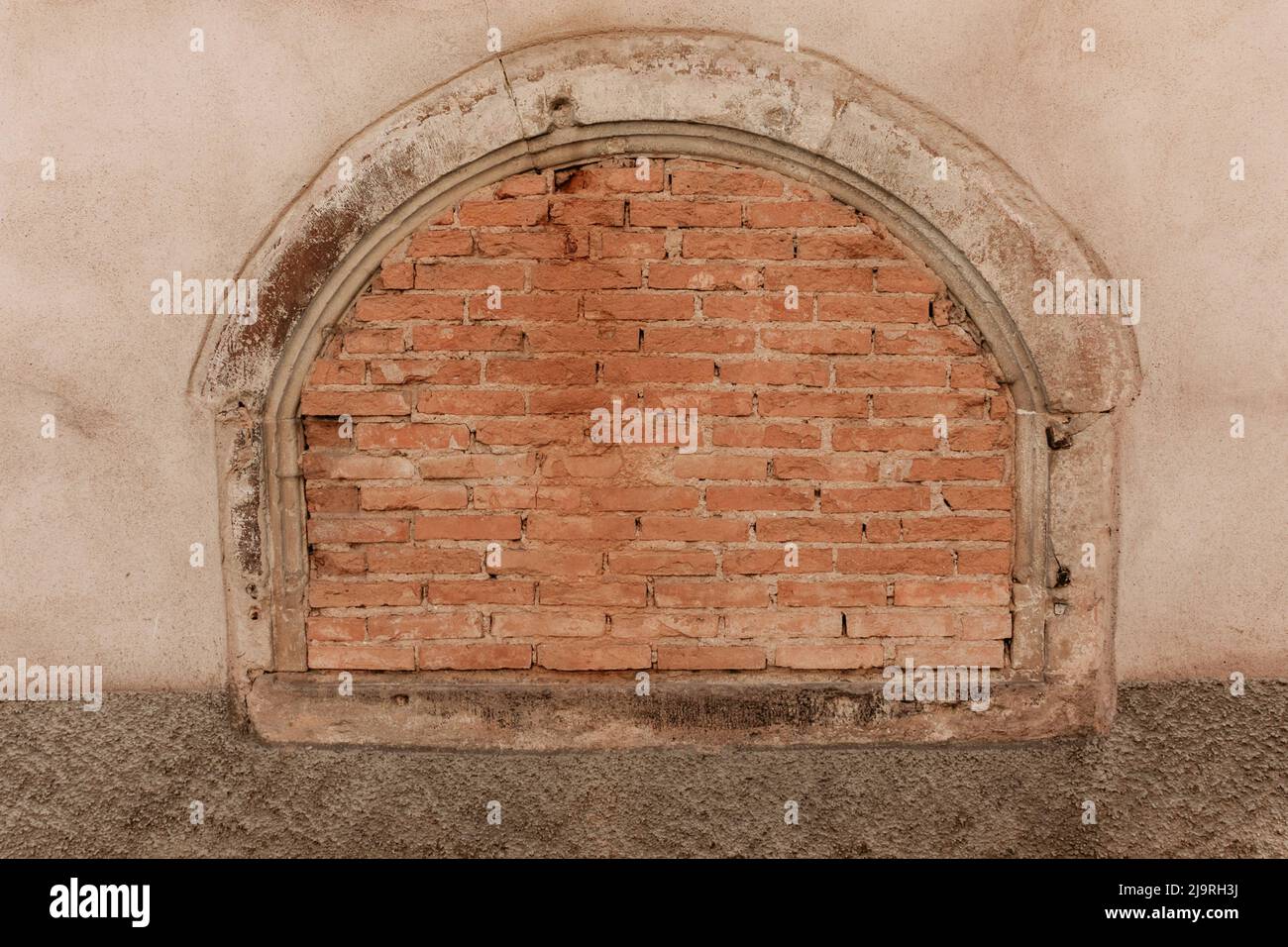 Empty bricked up house hi-res stock photography and images - Alamy