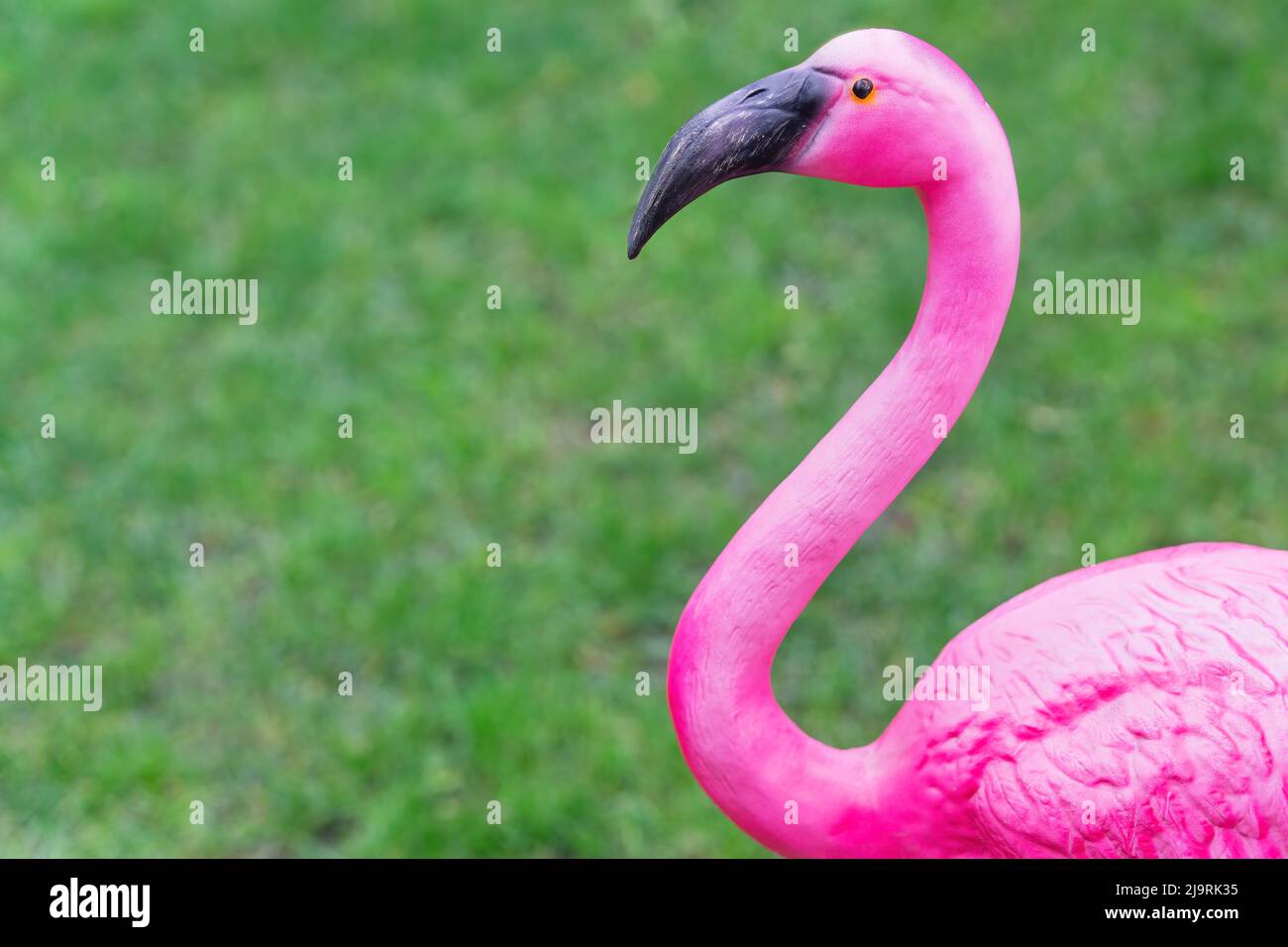 Flamingo garden ornament hi-res stock photography and images - Alamy