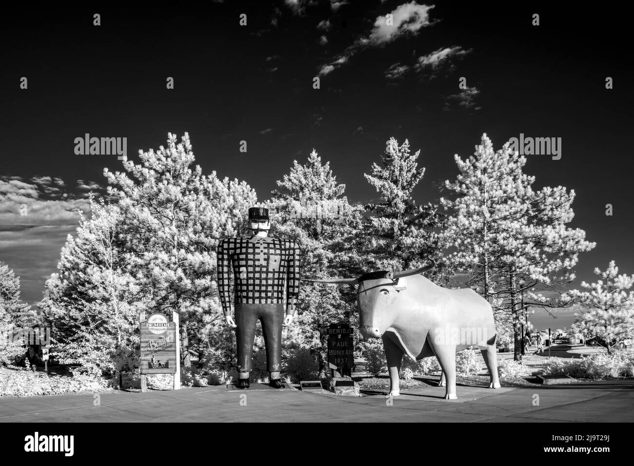 USA, Minnesota, Bemidji. Paul Bunyan and Babe the Blue Ox Stock Photo