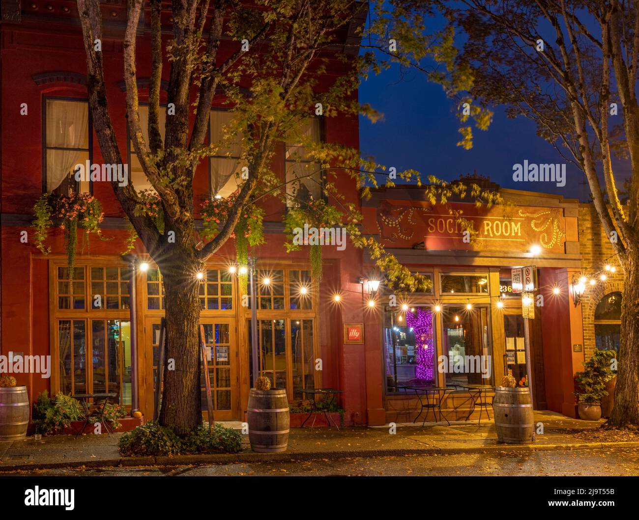 3rd Street in downtown McMinnville, Oregon, USA Stock Photo