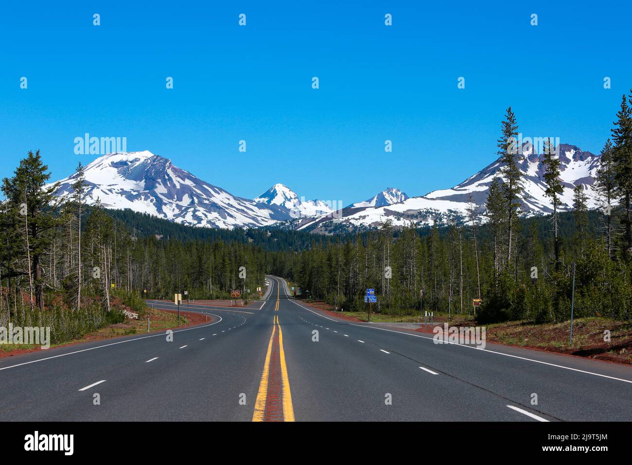 Bend, Oregon, USA. Cascade Lakes Scenic Byway, Three Sisters Mountains Stock Photo
