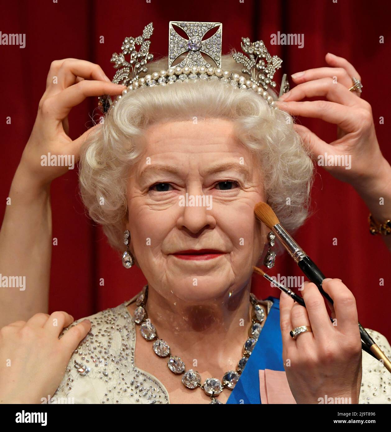 Wax model queen hires stock photography and images Alamy