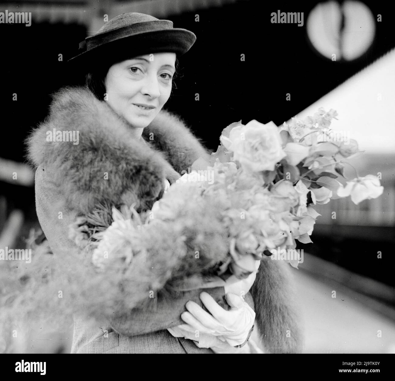 Sam Hood - Olga Spessiva, ballerina, Central Station, Sydney, - 1934 Stock Photo