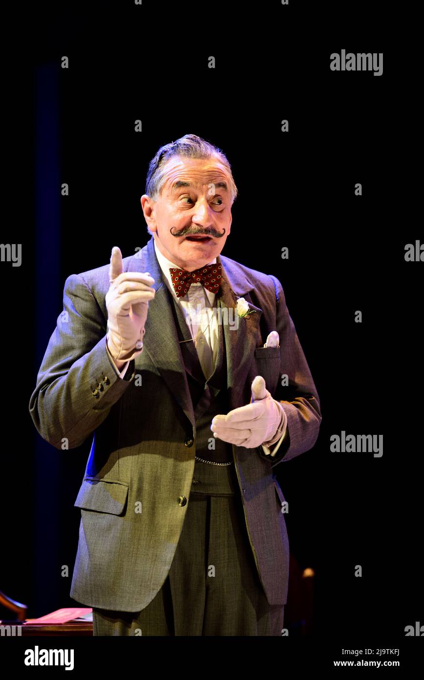 Henry Goodman as Hercule Poirot in Agatha Christies Murder on the Orient Express, Chichester Festival Theatre, West Sussex, UK. Stock Photo