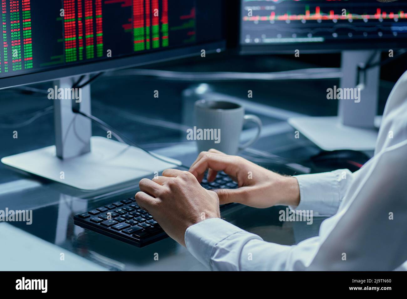 Financial trader computer hi-res stock photography and images - Alamy
