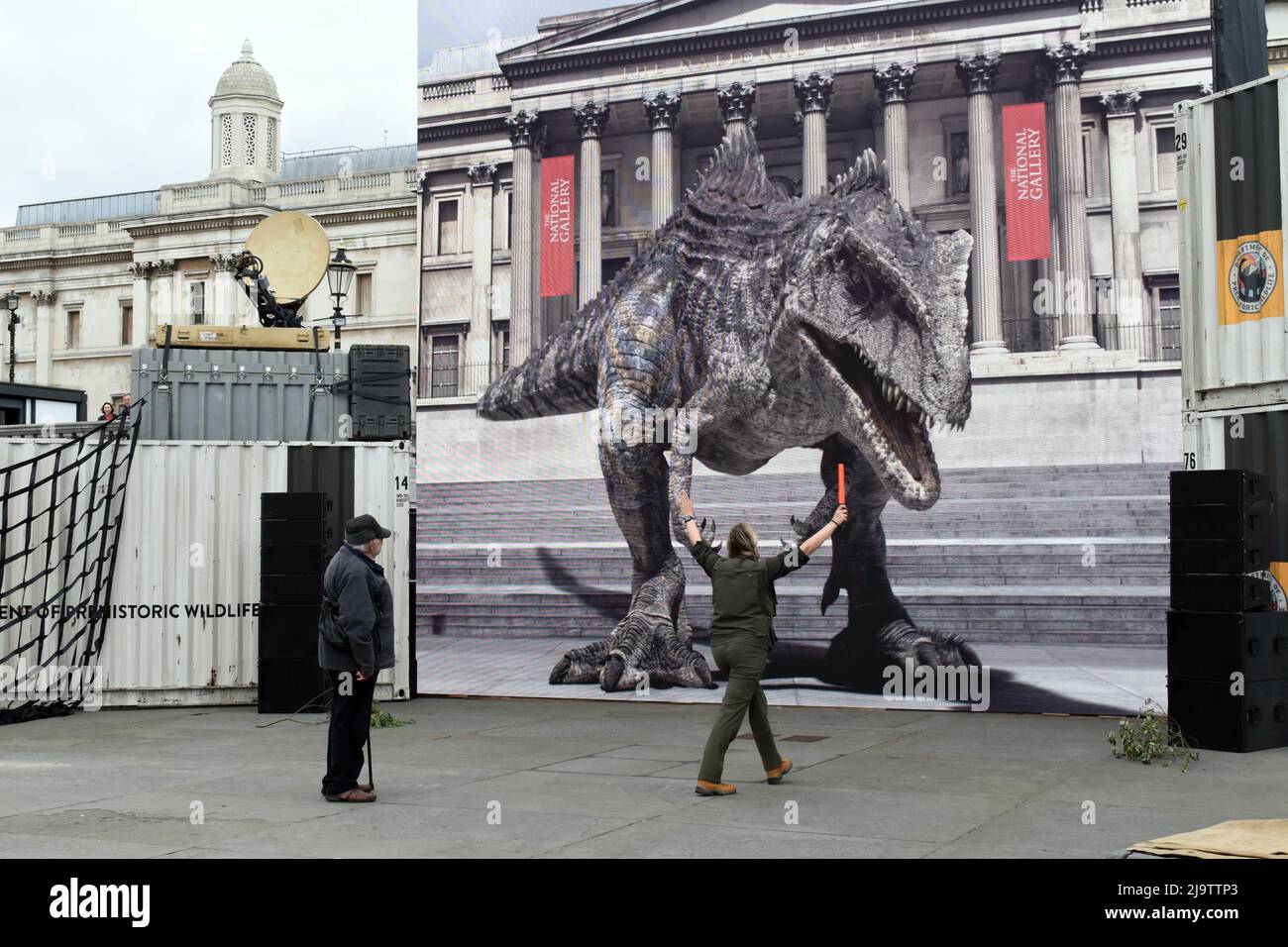 25th May, 2022. London, UK, A keeper controls the dinosaur. Jurassic World life size virtual reality dinosaur meets people on Trafalgar Square accompanied by the dinosaur's keeper.. The film comes to cinemas on June 10 2022. Tyrannosaurus rex (rex meaning 'king' in Latin), often called T. rex or colloquially T-Rex. Credit: JOHNNY ARMSTEAD/Alamy Live News Stock Photo