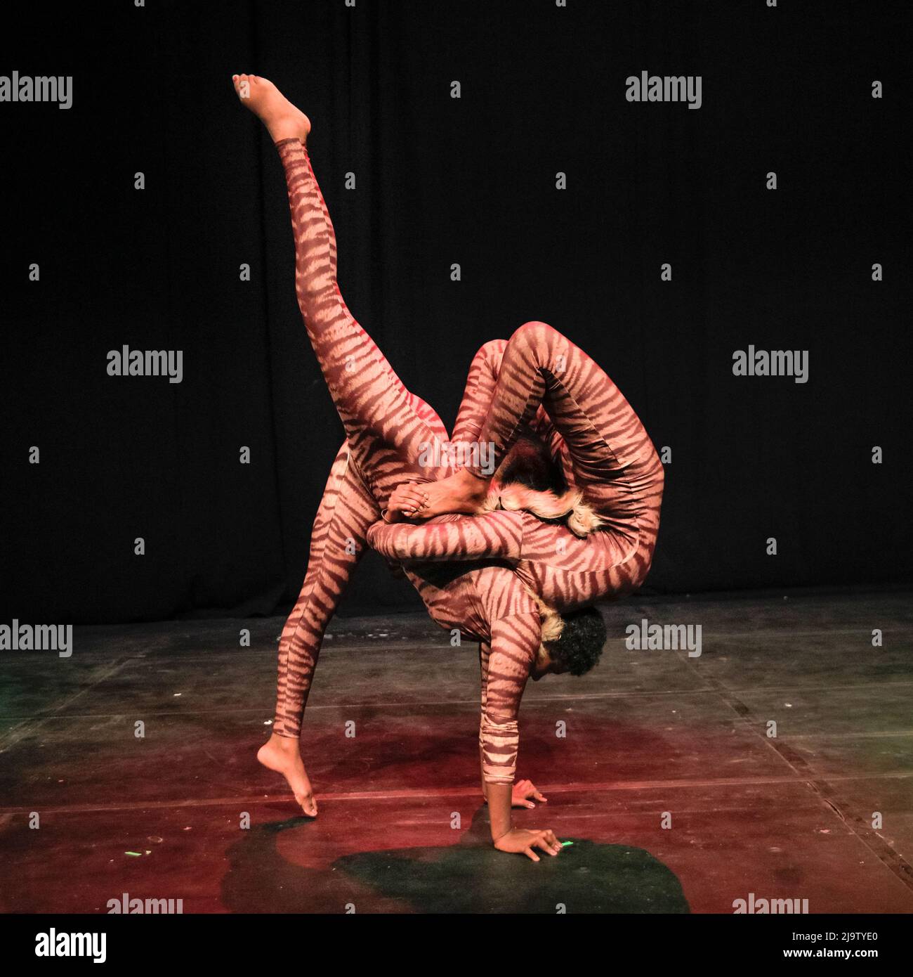 London, UK. 25th May, 2022. Contortionists and acrobats Semeret ...