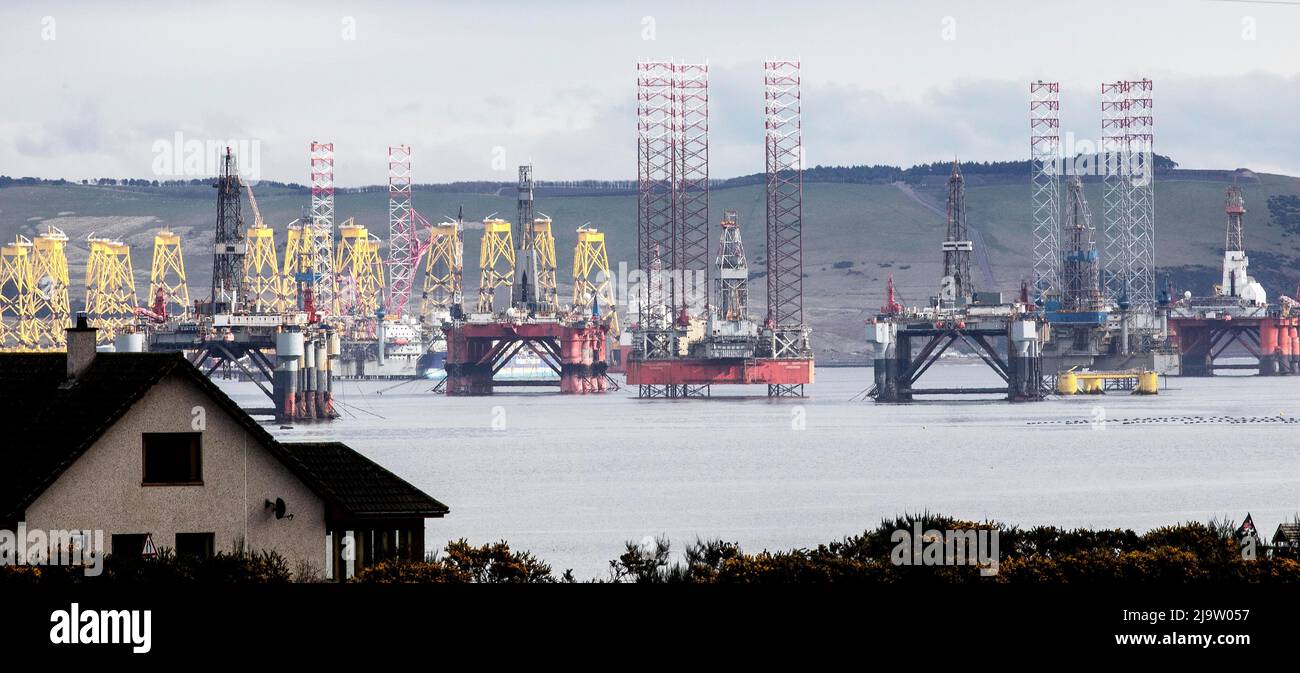 Bp oil rigs north sea hi-res stock photography and images - Alamy