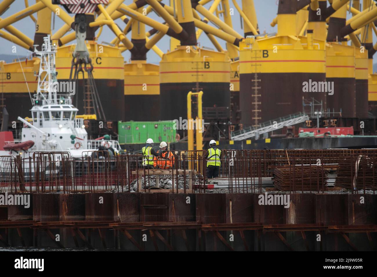 OIL CRISIS.Oil rigs Cromarty Firth, being recommissioned plus wind trubine legs from China . Stock Photo