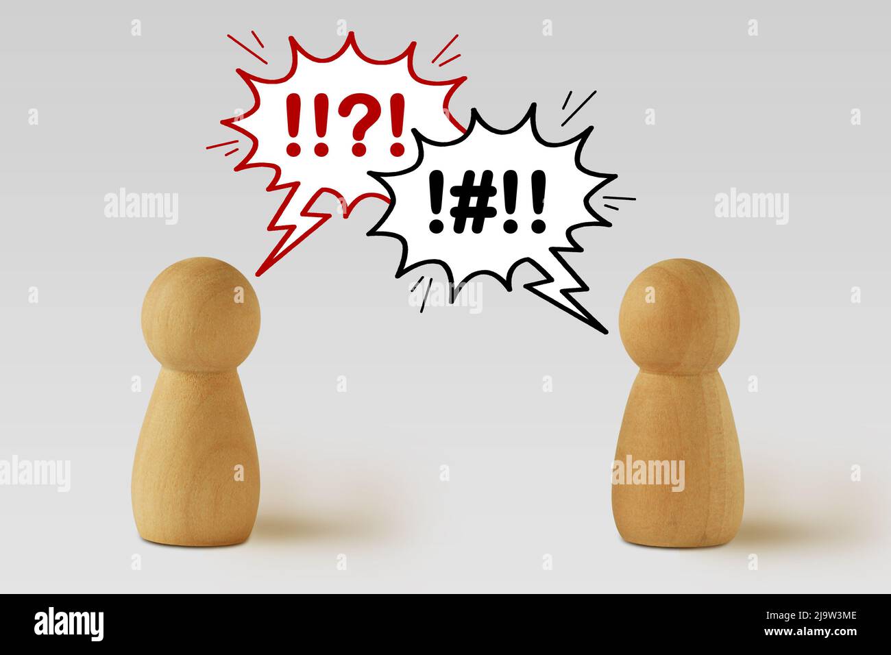 Pawns with argue speech bubbles - Concept of conflict and dialogue Stock Photo