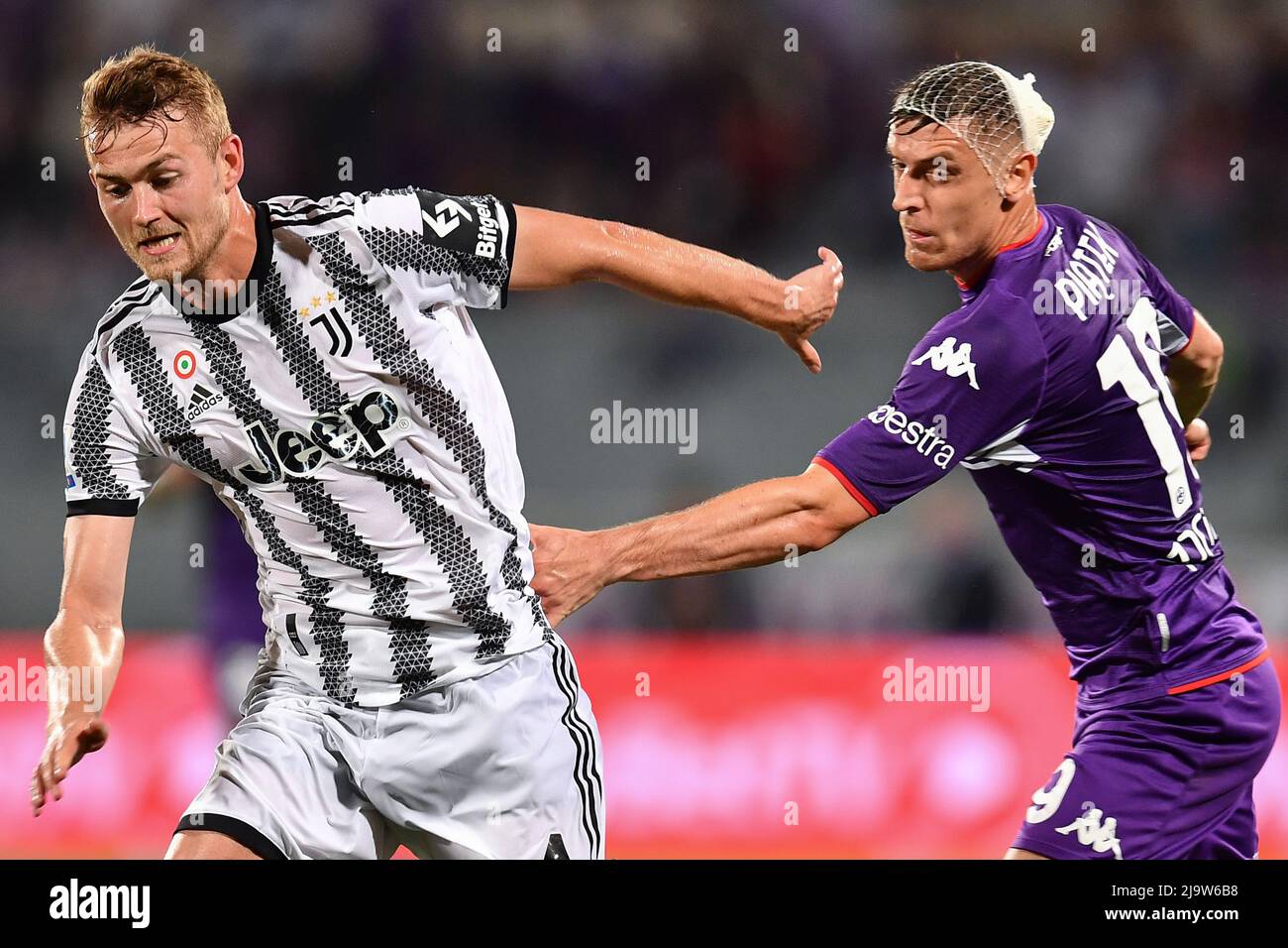 Florence, Italy. 21st May, 2022. Matthijs de Ligt (Juventus FC) and  Krzysztof Piatek (ACF Fiorentina) during ACF Fiorentina vs Juventus FC,  italian soccer Serie A match in Florence, Italy, May 21 2022