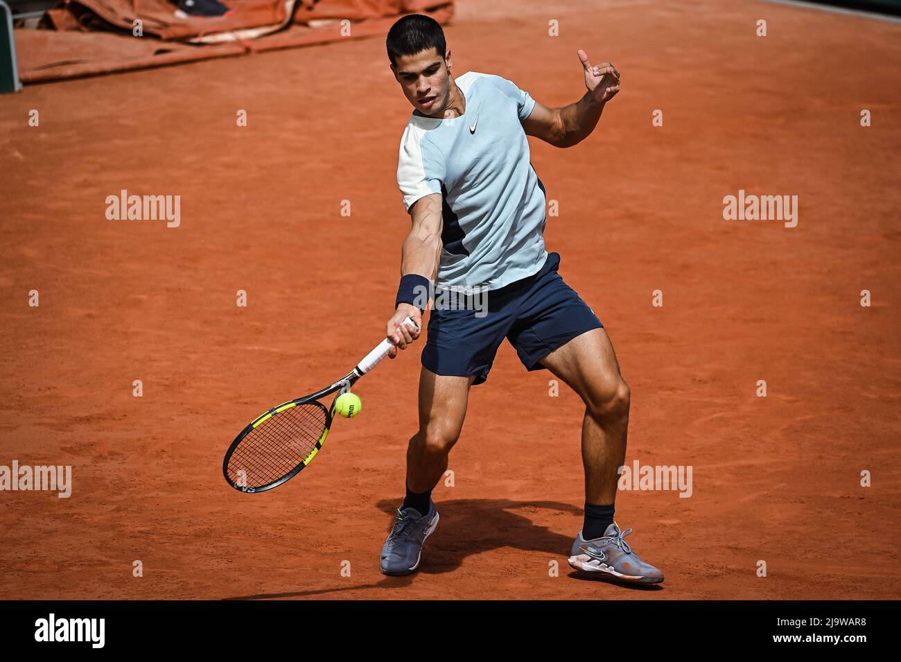 Paris, France, France. 25th May, 2022. Carlos ALCARAZ of Spain during the Day four of Roland-Garros 2022, French Open 2022, Grand Slam tennis tournament at the Roland-Garros stadium on May 25, 2022 in Paris, France. (Credit Image: © Matthieu Mirville/ZUMA Press Wire) Credit: ZUMA Press, Inc./Alamy Live News Stock Photo