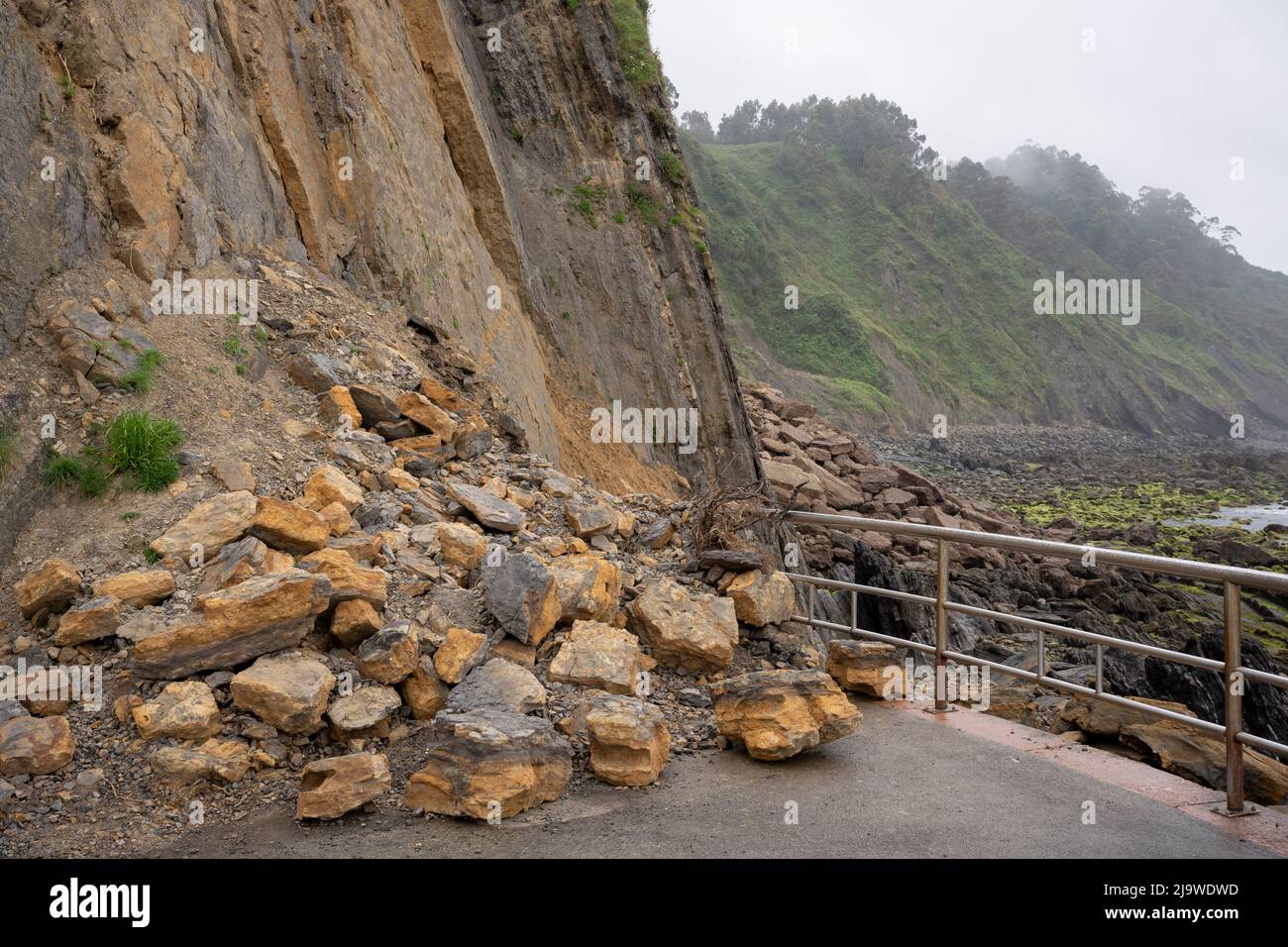 Coast path landslide hi-res stock photography and images - Alamy