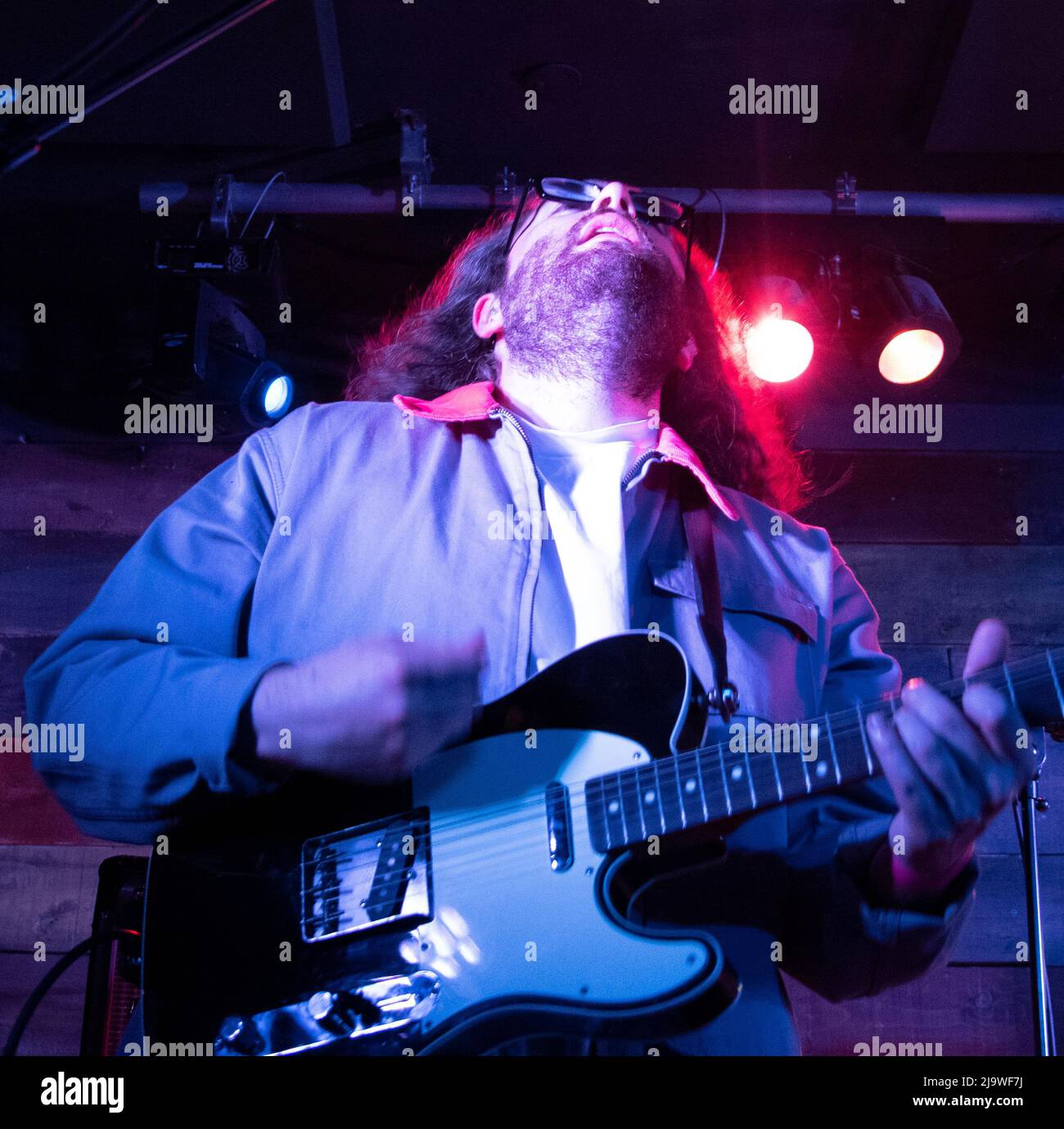 Ross Leighton of Fatherson playing  guitar at the Portland Arms, Cambridge Stock Photo