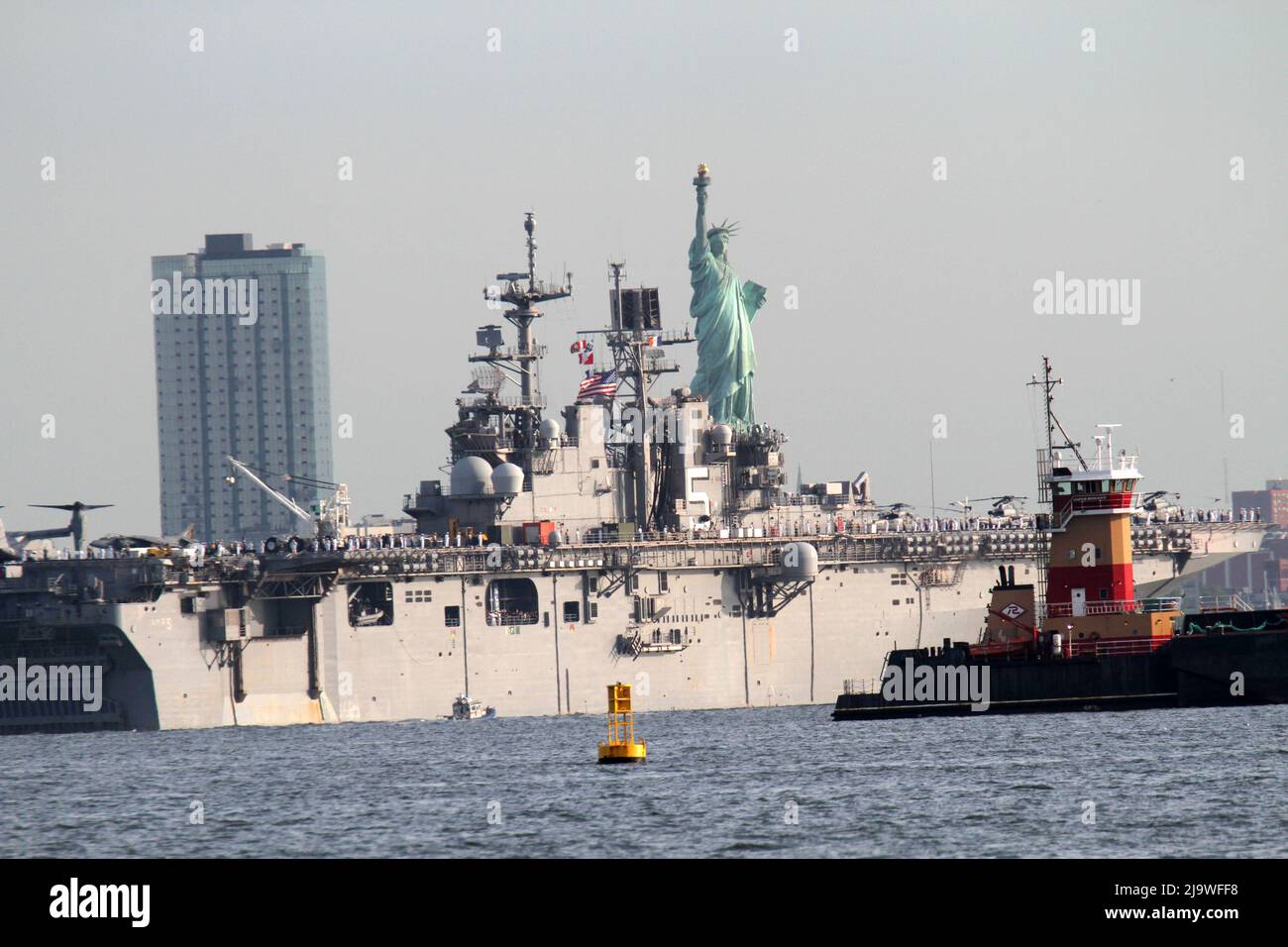 May 25, 2022, New York, New York, USA: May 25, 2022  NEW YORK  New York Harbor.Fleet week parade of ships. The official kick off for fleet week. the ships travel up the Hudson River to the George Washington Bridge and turn around and dock at various locations in New York City. U.S.S. Bataan (LHD5) Amphibious Assault Ship. (Credit Image: © Bruce Cotler/ZUMA Press Wire) Stock Photo