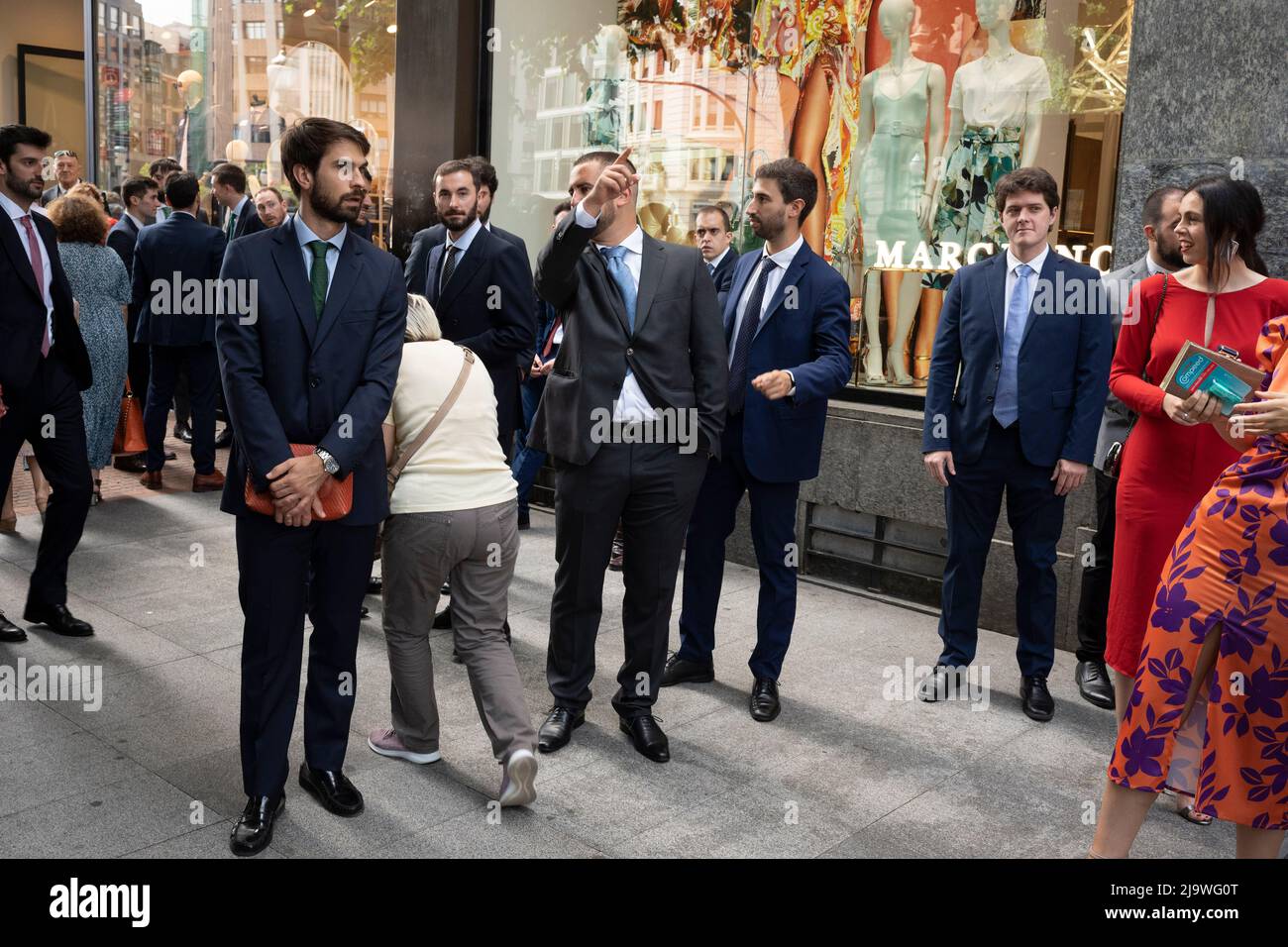 Guests of a Spanish wedding gather outside a clothing retailer on 'Gran via Don Diego Lopez de Haro' in central Bilbao, on 21st May 2022, in Bilbao, Cantabria, Spain. Stock Photo