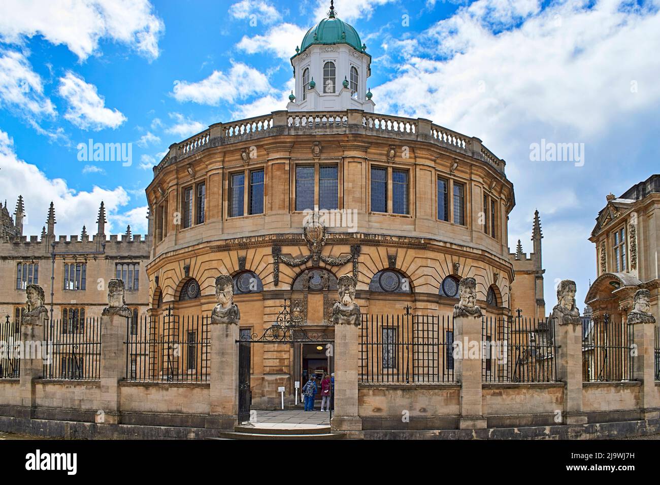 OXFORD ENGLAND BROAD STREET OUTSIDE THE SHELDONIAN SEVEN CARVED BUSTS OF THE HERMS OR EMPERORS Stock Photo