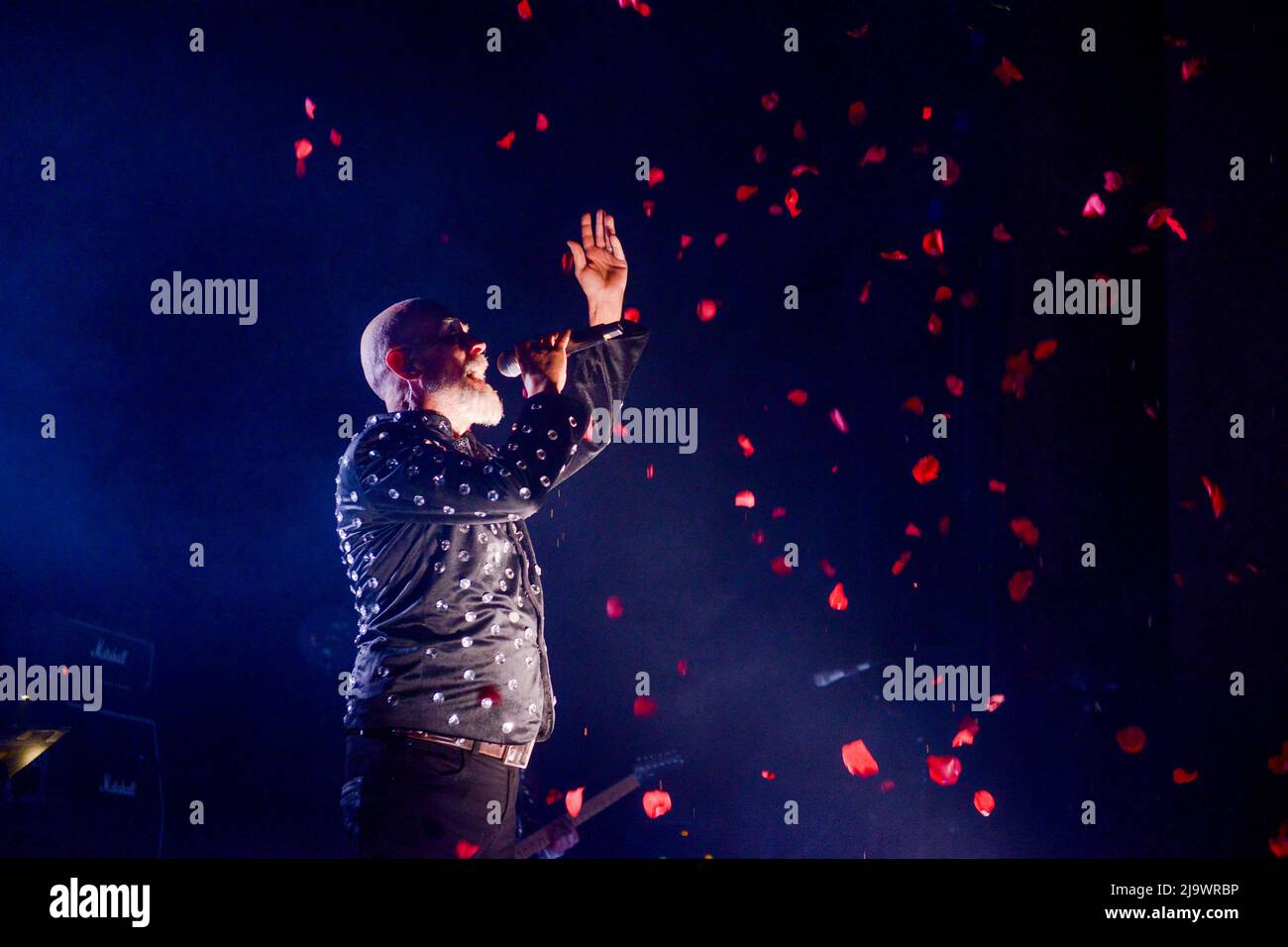 peter-murphy-of-bauhaus-performs-on-stage-at-arlene-schnitzer-concert