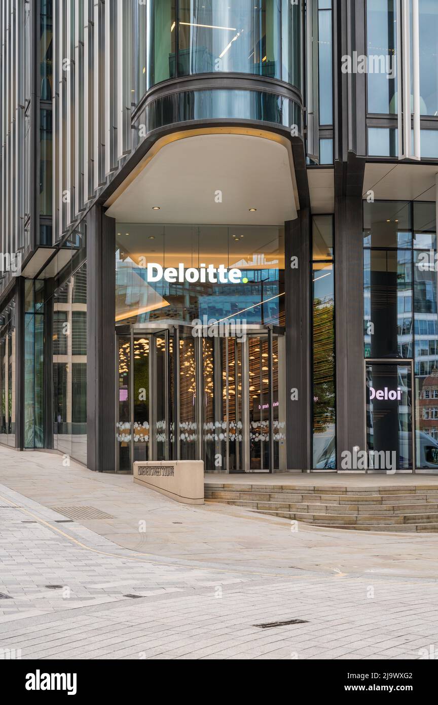 Main entrance to Deloitte LLP offices in New Street Square, City of London, England, UK Stock Photo