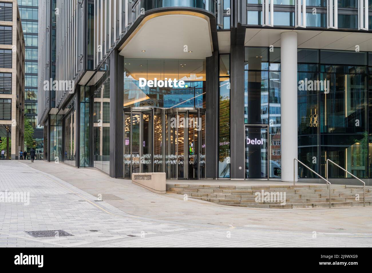 Main entrance to Deloitte LLP offices in New Street Square, City of London, England, UK Stock Photo