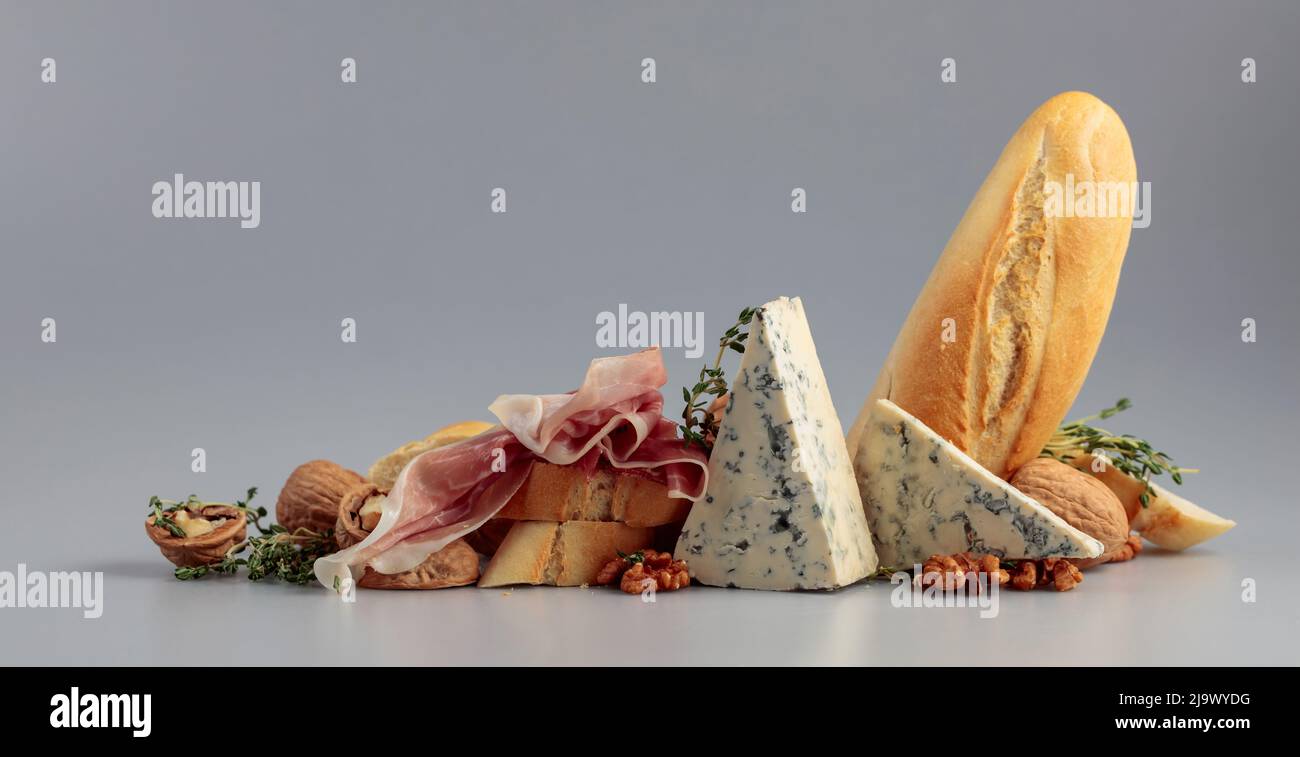 Prosciutto with blue cheese, baguette, walnuts, and thyme. Traditional