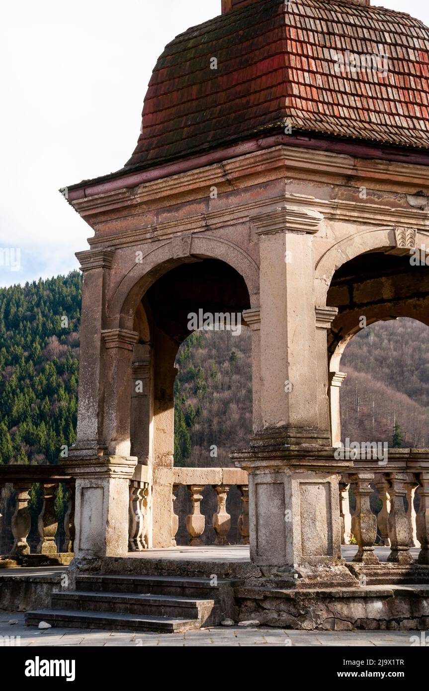 Medieval gazebo hi-res stock photography and images - Alamy