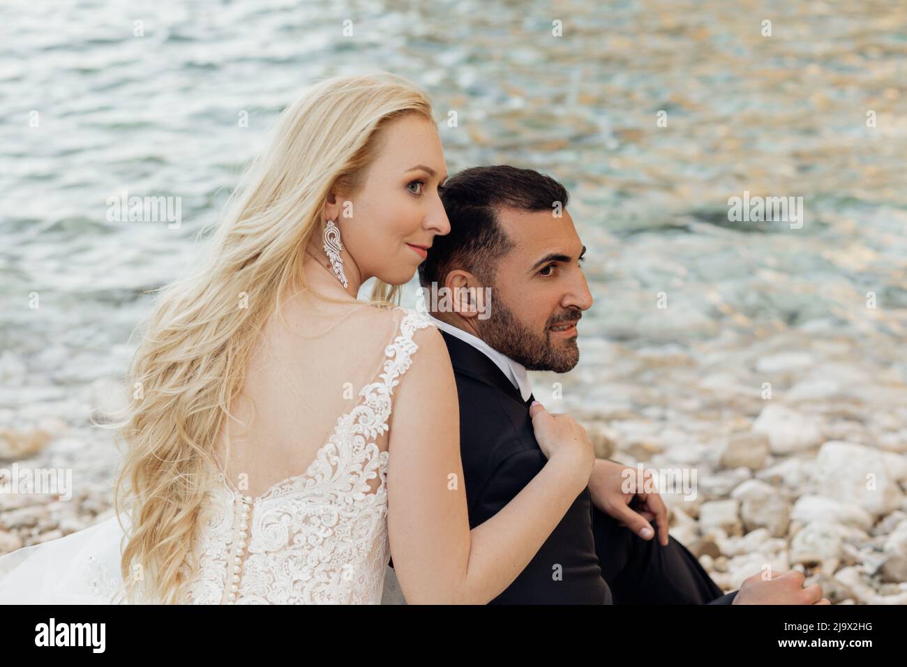Blonde bride beach wedding back view hi-res stock photography and ...