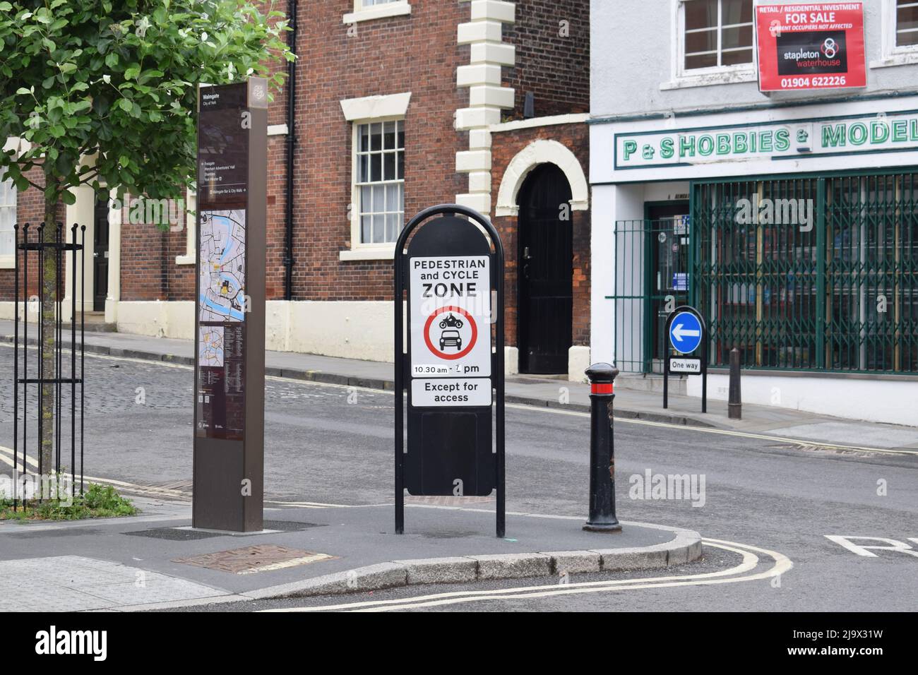 sign dogs zone parking tools brick building signage Stock Photo - Alamy