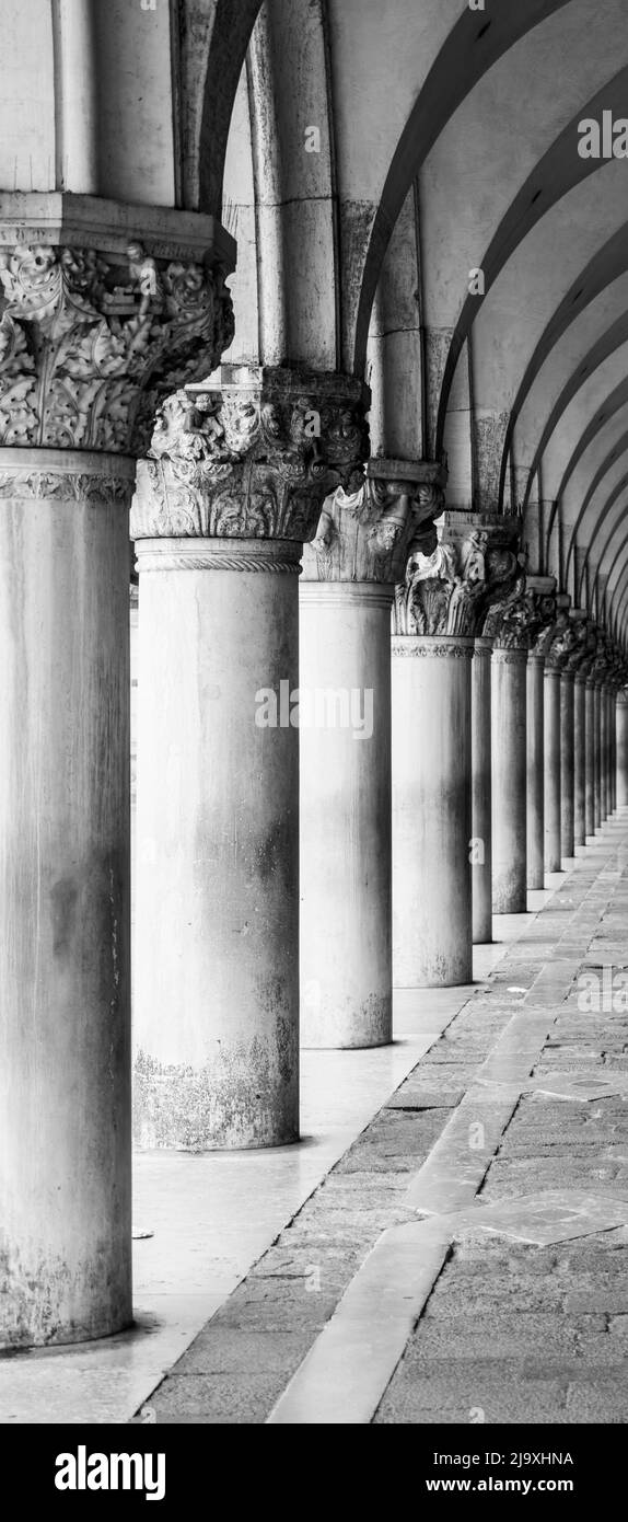 Antique column in greek Black and White Stock Photos & Images - Alamy