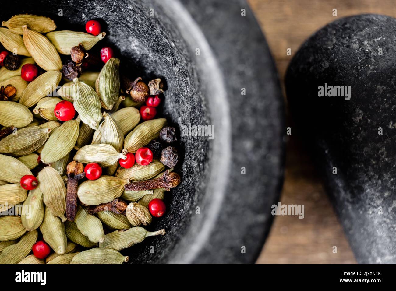 Cardamom with cloves and pepper Stock Photo Alamy