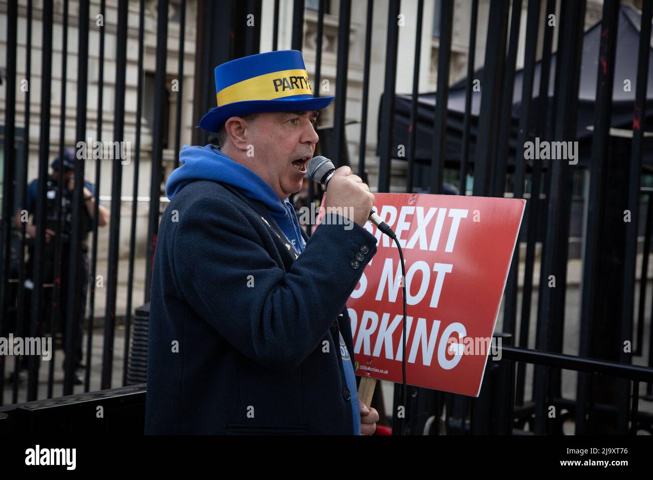 London, UK. 25 May 2022. Steve Bray, leader of Stand of Defiance European Movement (SODEM), stands outside Downing Street as the group continues their anti-Brexit campaign which began in September 2017 Credit: Kiki Streitberger/ Stock Photo