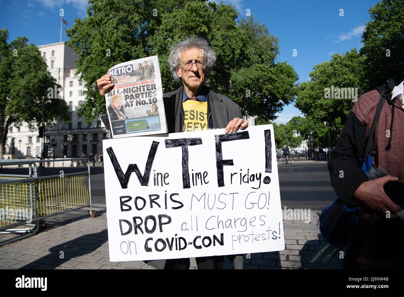 Westminster, London, UK. 25th May, 2022. Jeremy Corbyn's brother Piers Corbyn, was protesting outside 10 Downing Street tonight with a WTF, Wine Time Friday banner calling on Boris Johnson to resign. Following delays in the Metropolitan Police investigating the allegations of breaches of lockdown rules at Number 10, the Sue Gray Partygate report was finally published today. Credit: Maureen McLean/Alamy Live News Stock Photo