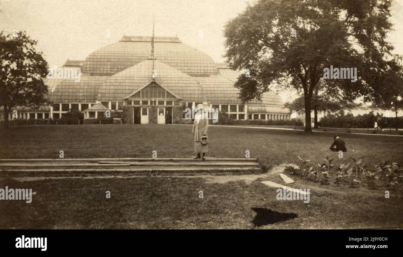 Lincoln Park Chicago History, Lincoln Park Conservatory about 1915