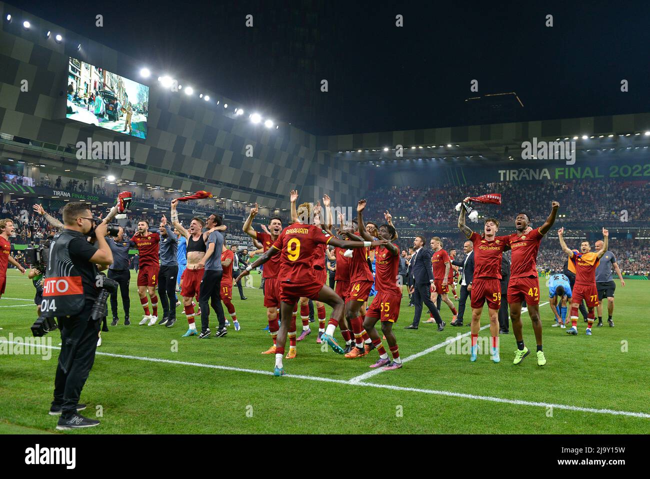 Vidéo : L'hymne rom chanté à Tirana et à Rome - Football Italia