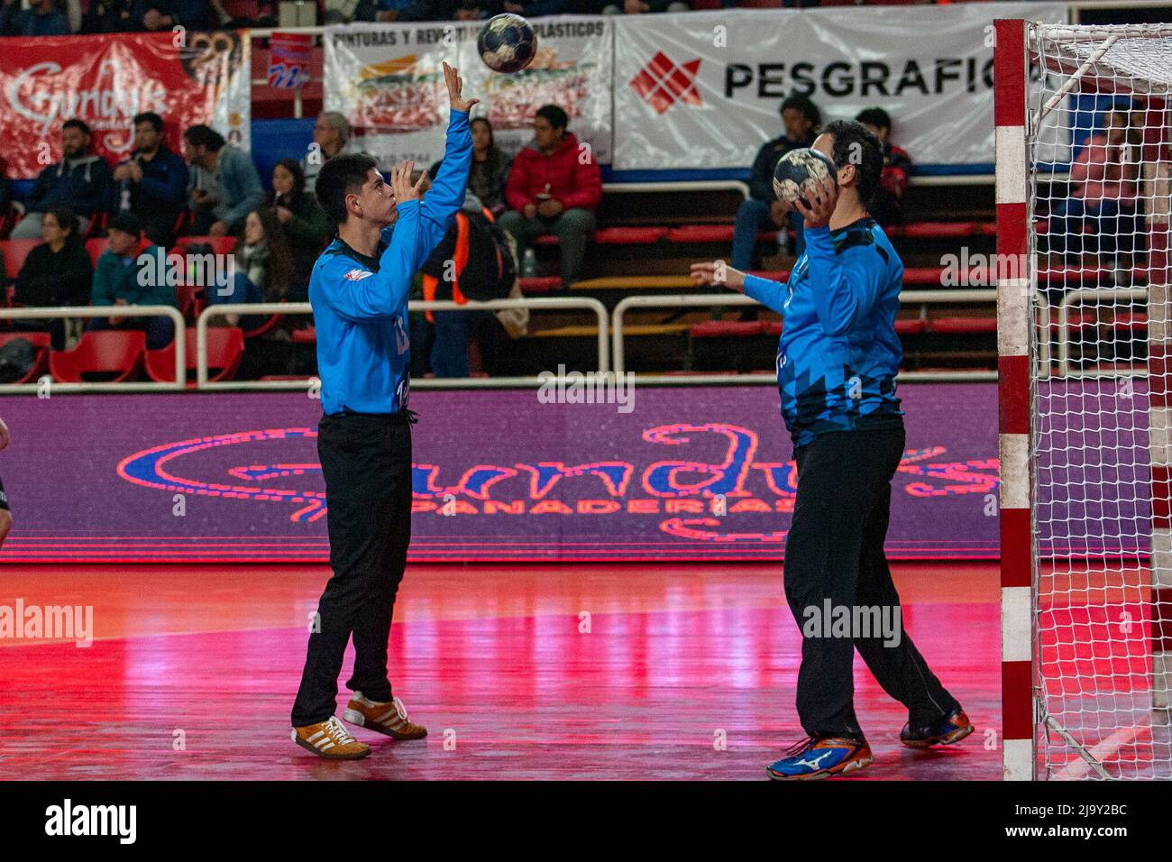 Villa Ballester, Argentina. May 25, 2022. Ovalle Balonmano (CHL) goalkeepers Damian CHINCHON and Rene CIFUENTES at Estadio SAG Villa Ballester in Villa Ballester, Buenos Aires, Argentina. Credit: Fabian Lujan/ASN Media/Alamy Live News Stock Photo
