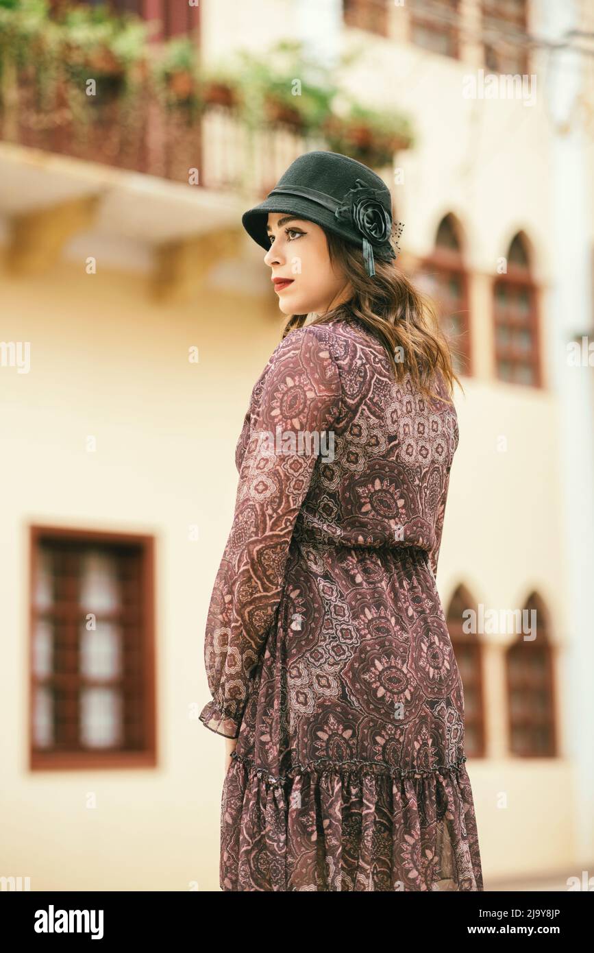 1940s woman hat back view hi-res stock photography and images - Alamy