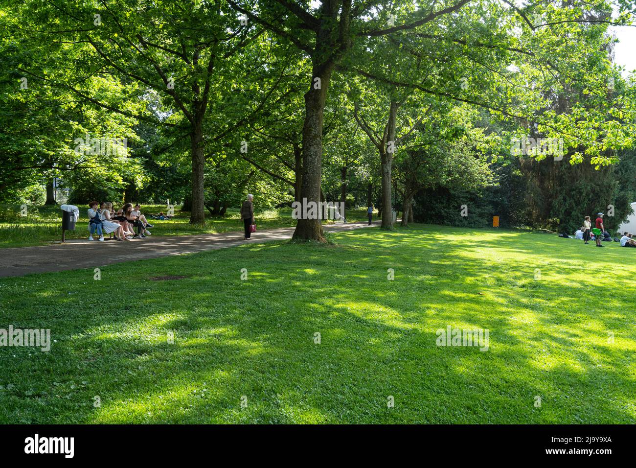 Luxembourg, May 2022. People relax in the Kinnekswiss park in the city ...