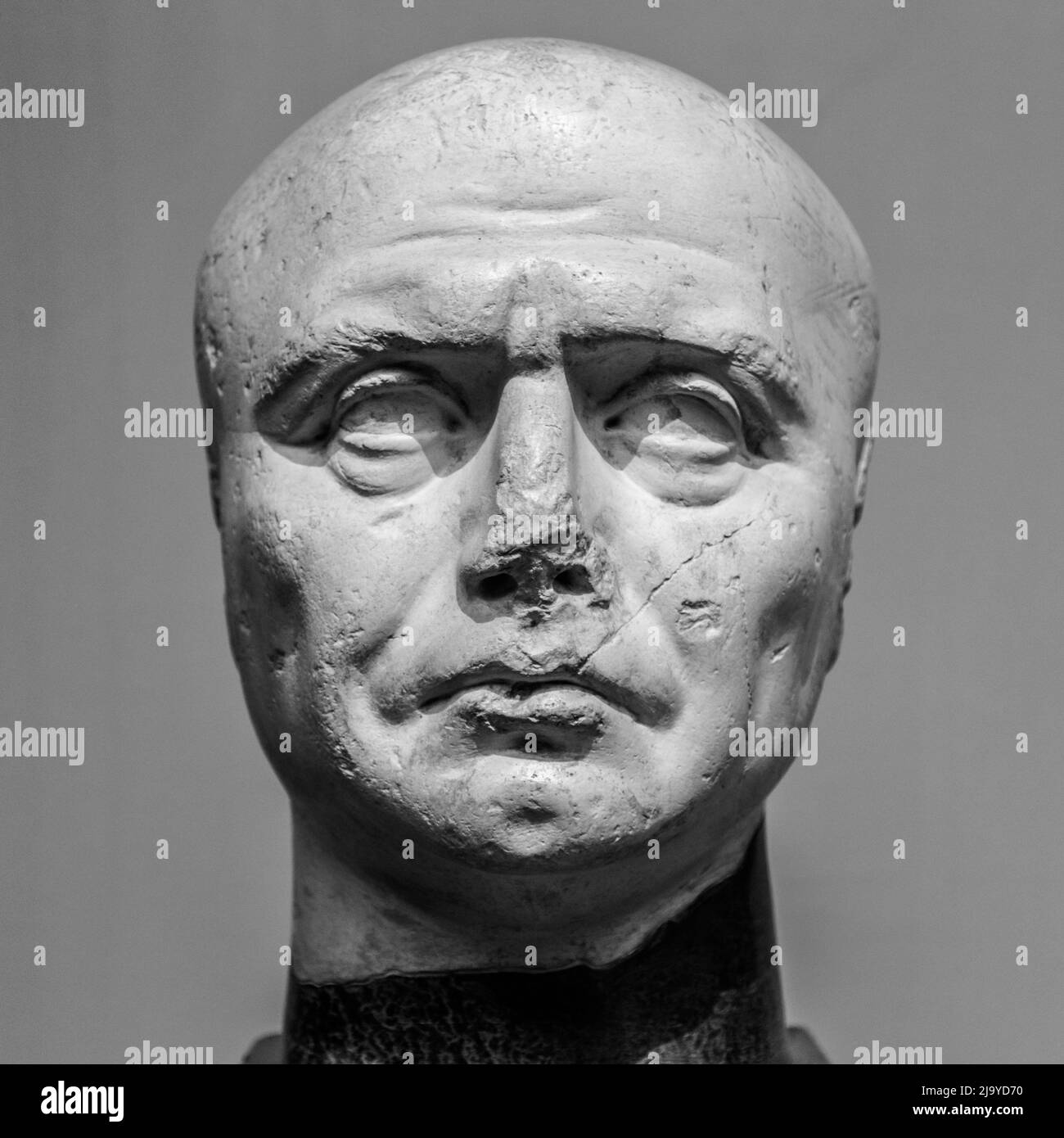 Head and shoulders detail of the ancient sculpture Stock Photo Alamy