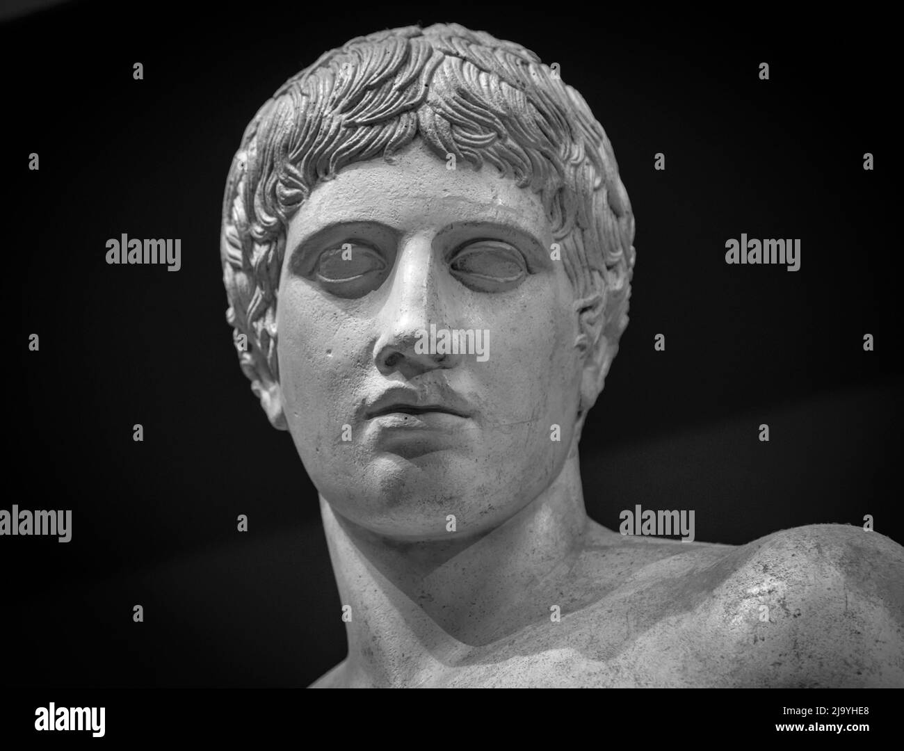 Head and shoulders detail of the ancient sculpture Stock Photo Alamy