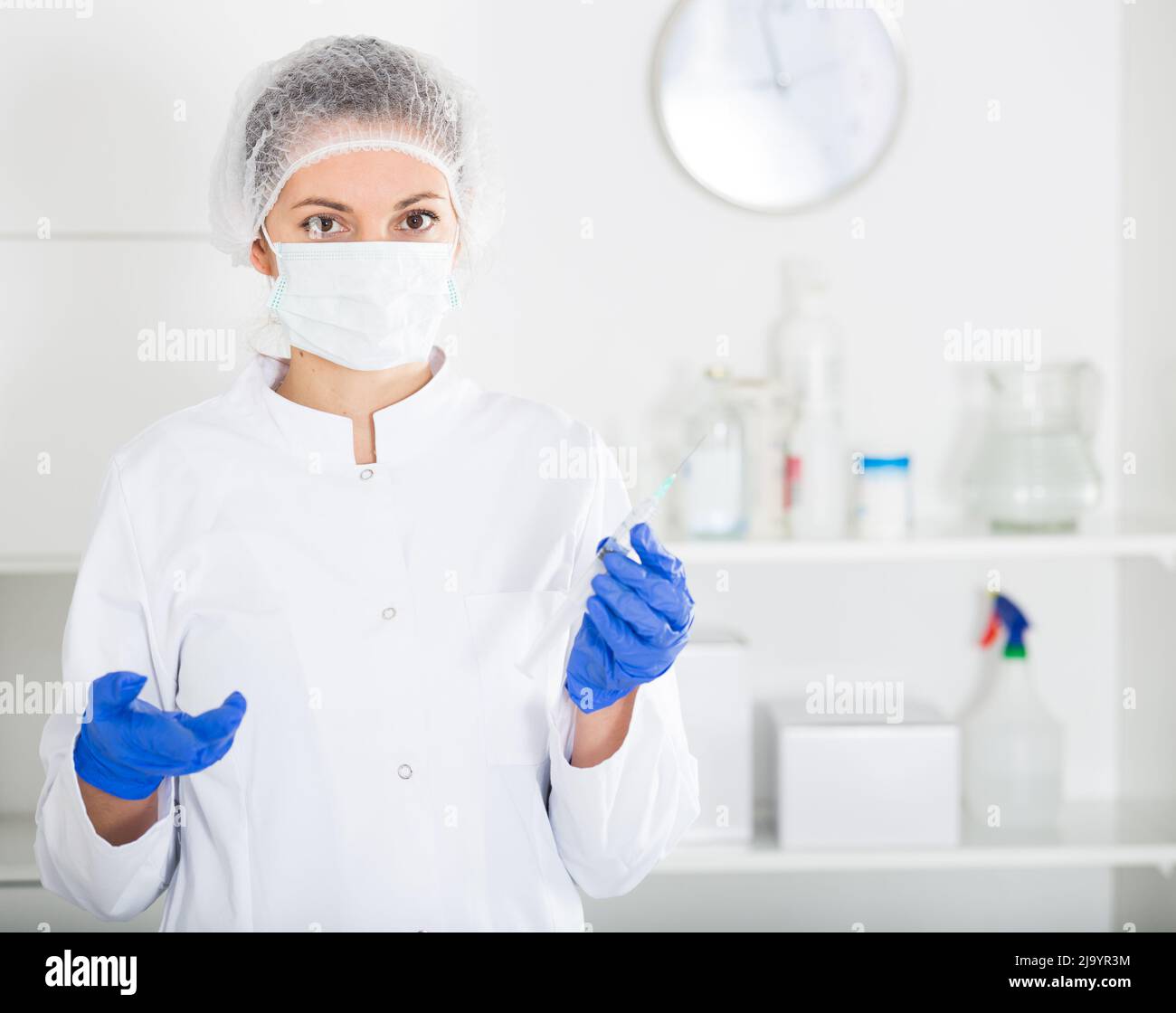 Nurse making injection Stock Photo - Alamy