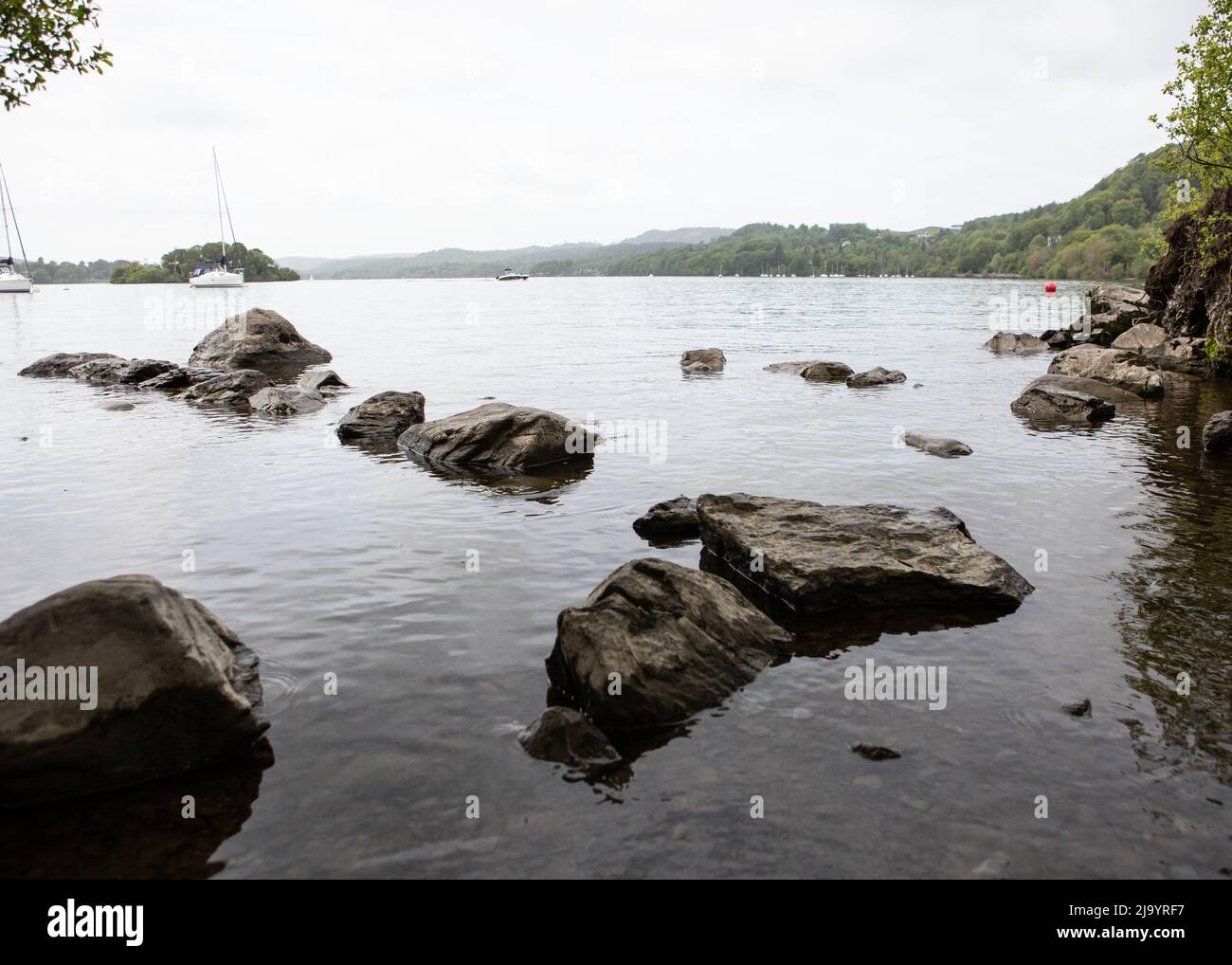 Rocks in Lake Windermere i Stock Photo - Alamy