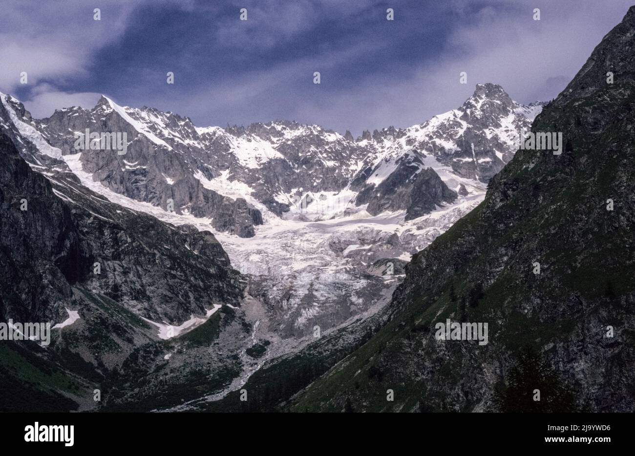 Glacier d'Argentière as seen from Val Ferret. Le Tour Noir mit Aiguilles Rouges du Dolent, La Fouly, Valais, Switzerland, 1988 Stock Photo