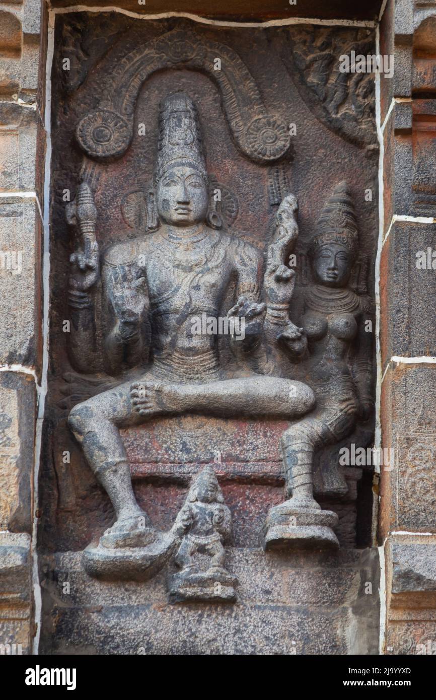 Carving Sculpture of Lord Shiva And Parvati on Gopuram of Nataraja Temple, Chidambaram Tamilnadu, India Stock Photo