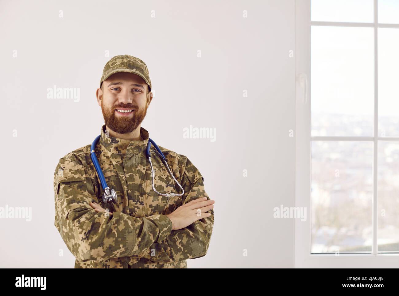 Army doctor hi-res stock photography and images - Alamy