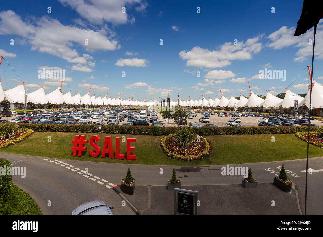 Designer outlet hi-res stock photography and images - Page 11 - Alamy