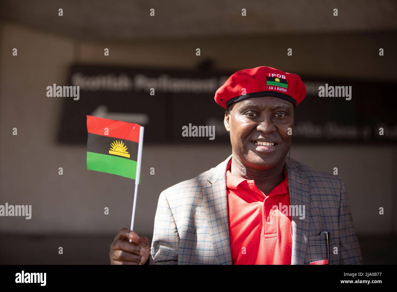 Edinburgh. Scotland, UK. 26th May, 2022. Members of the public gather outside of the Scottish parliament to support Biafra. Biafra is a nation of indigenous people living in South-Eastern part of present day Nigeria. Pic Credit: Pako Mera/Alamy Live News Stock Photo