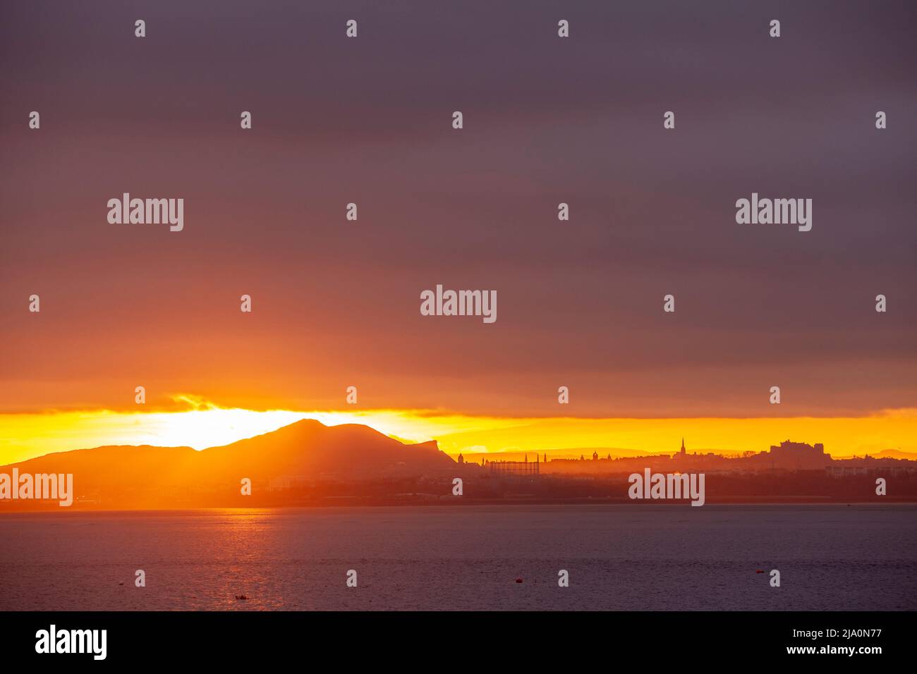 Sunrise over Arthurs seat and Edinburgh Castle Stock Photo