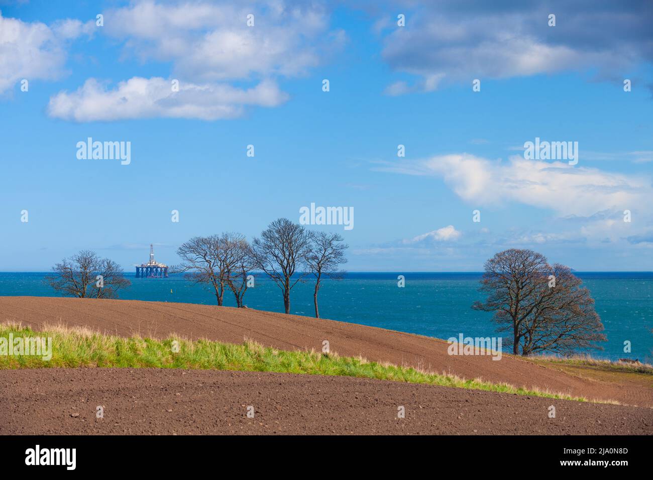 Looking out towards the Firth of Forth and an oil rig from near East Wemyss, Fife, Scotland Stock Photo