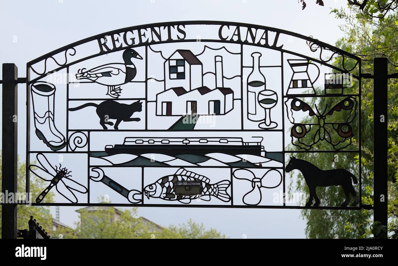 Wrought Iron Entrance With Images Of Ducks, NarrowBoats And Fish, Gateway To Lisson Grove Moorings, Regents Canal, London UK Stock Photo