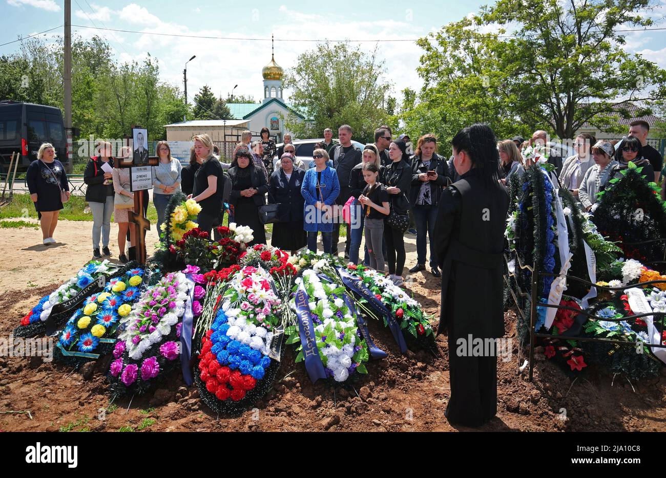 Mourners attend a funeral of Russian army sapper Danil Dumenko, who was killed during the military conflict in Ukraine, at a cemetery in Volzhsky, Russia May 26, 2022. REUTERS/REUTERS PHOTOGRAPHER Stock Photo
